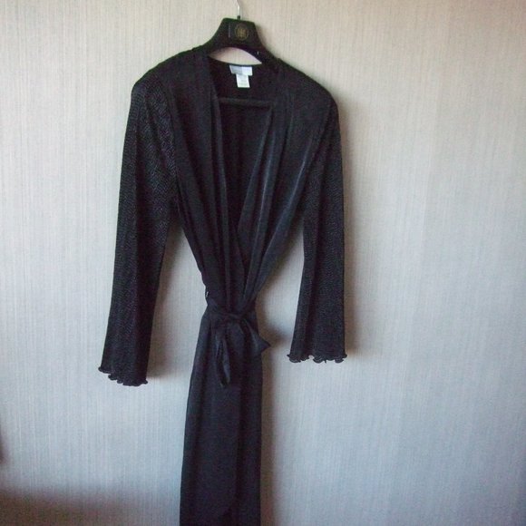Exquisite Black French Maid Dressing Gown- Pleated  Lacy Sleeves - Picture 4 of 8